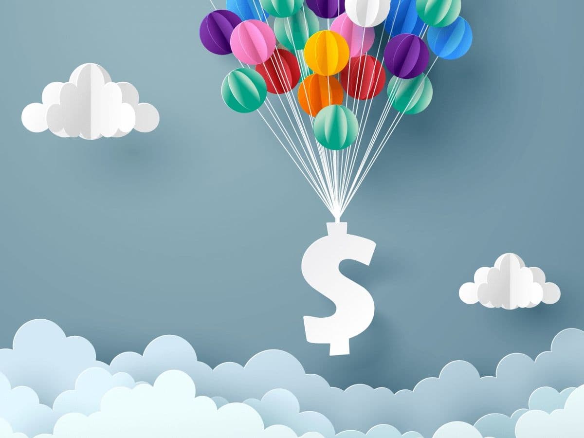 dollar sign moving to the cloud with Txture balloons with right sizing functionalities and cloud cost optimization